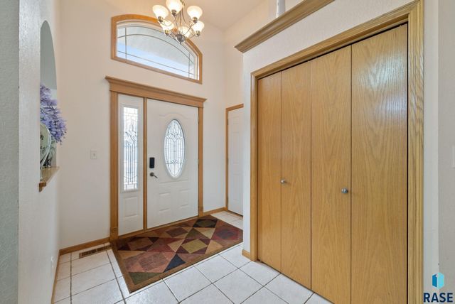 3008 W Courtyard Ln Lane, Sioux Falls, SD 57108