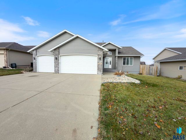 3008 W Courtyard Ln Lane, Sioux Falls, SD 57108