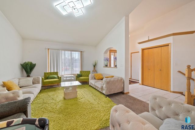 3008 W Courtyard Ln Lane, Sioux Falls, SD 57108