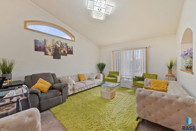 3008 W Courtyard Ln Lane, Sioux Falls, SD 57108