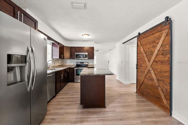 3128 W VARN AVENUE, Tampa, FL 33611