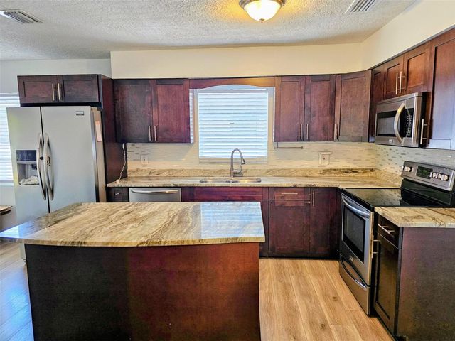 3128 W VARN AVENUE, Tampa, FL 33611