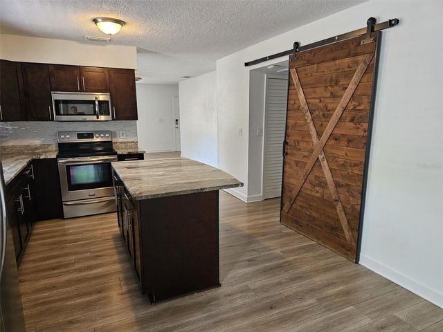 3128 W VARN AVENUE, Tampa, FL 33611