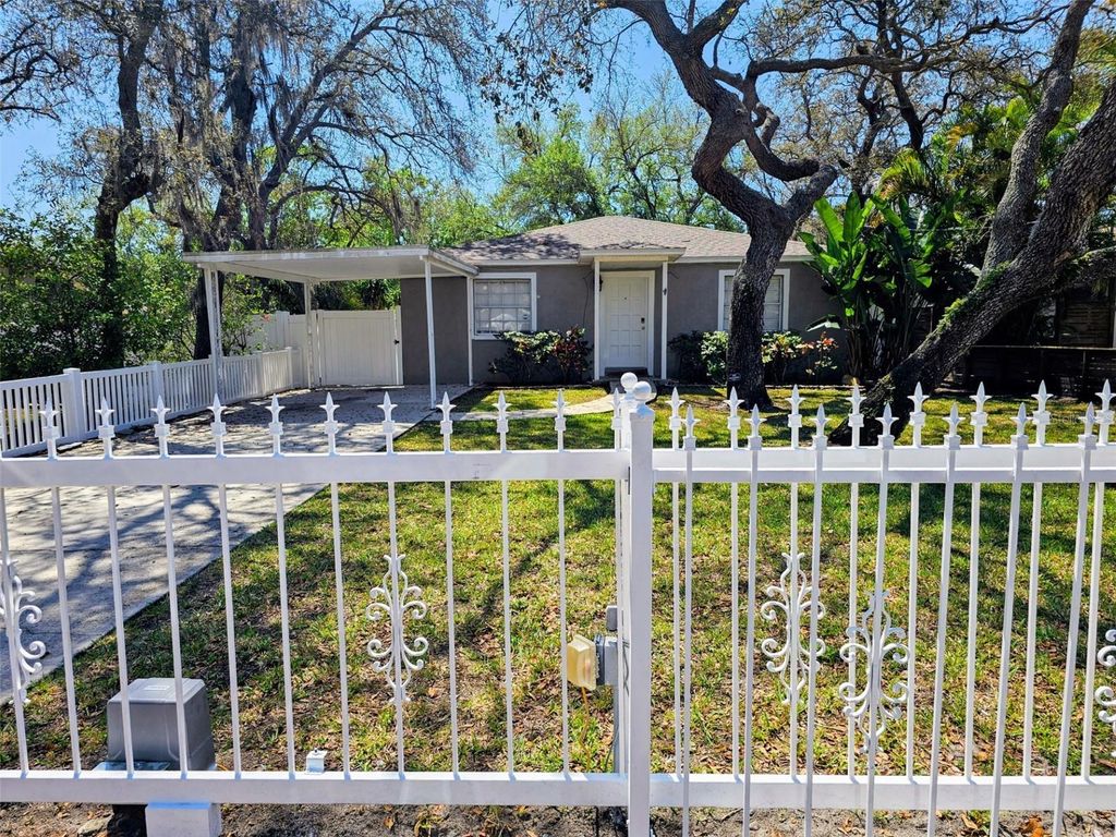 Image 19 of property listing at 3128 W VARN AVENUE, Tampa, FL 33611