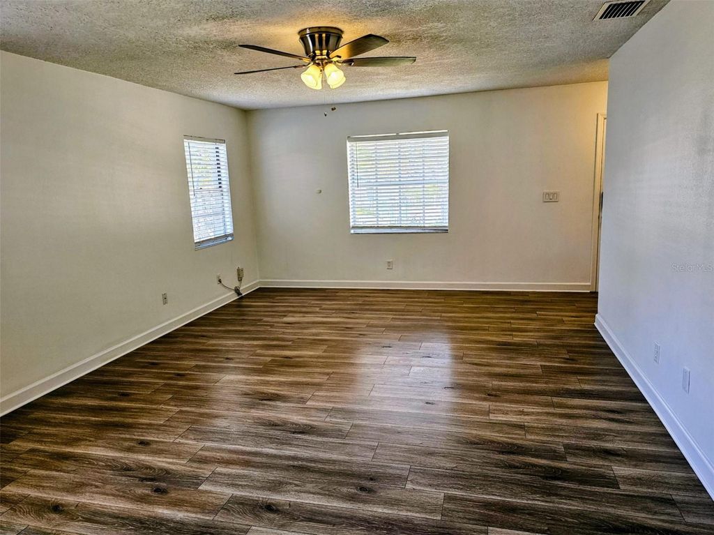 Image 7 of property listing at 3128 W VARN AVENUE, Tampa, FL 33611