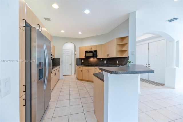 1695 Passion Vine Cir 22-1, Weston, FL 33326