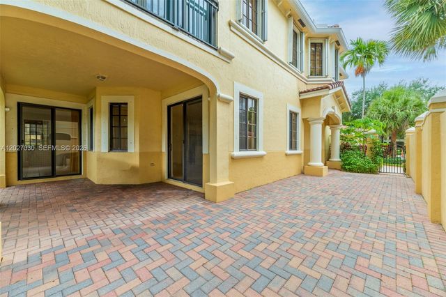 1695 Passion Vine Cir 22-1, Weston, FL 33326