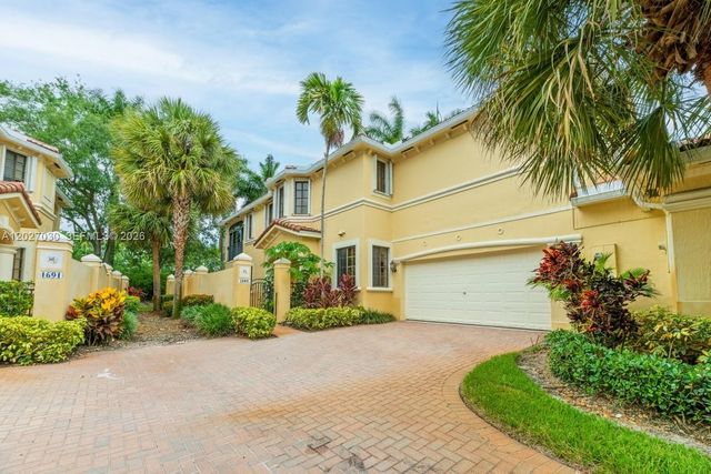 1695 Passion Vine Cir 22-1, Weston, FL 33326