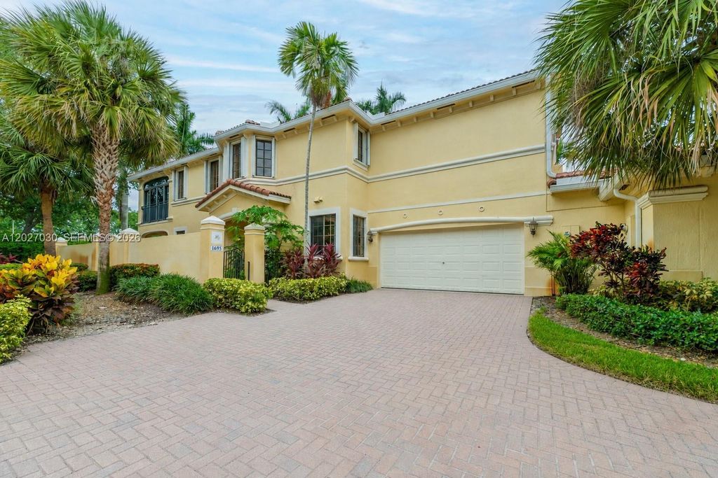 1695 Passion Vine Cir 22-1, Weston, FL 33326