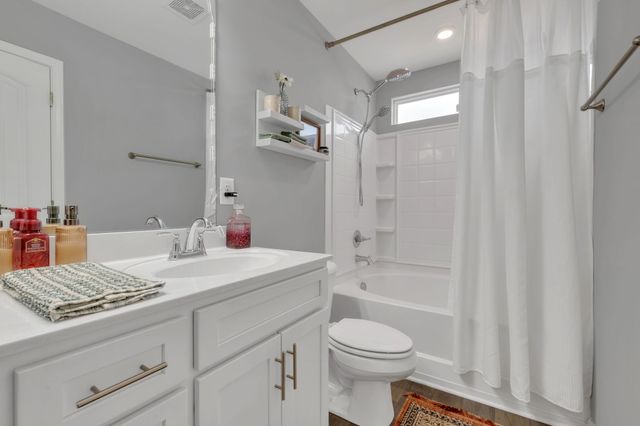 744 Garland Dr, Hermitage, TN 37076