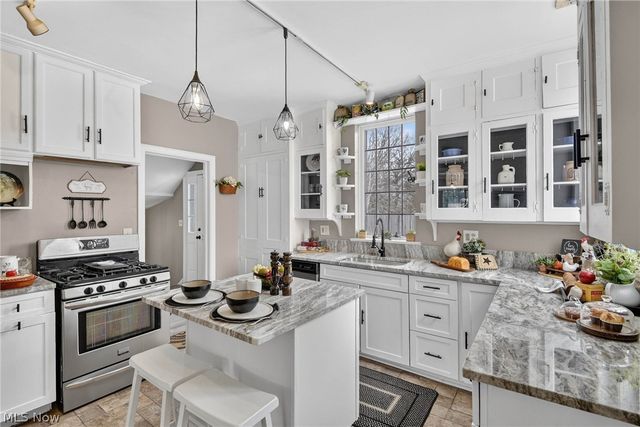 9461 Whalers Cove, Mentor, OH 44060