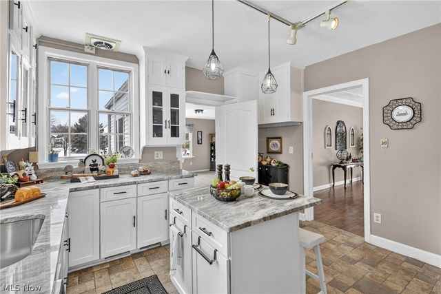 9461 Whalers Cove, Mentor, OH 44060