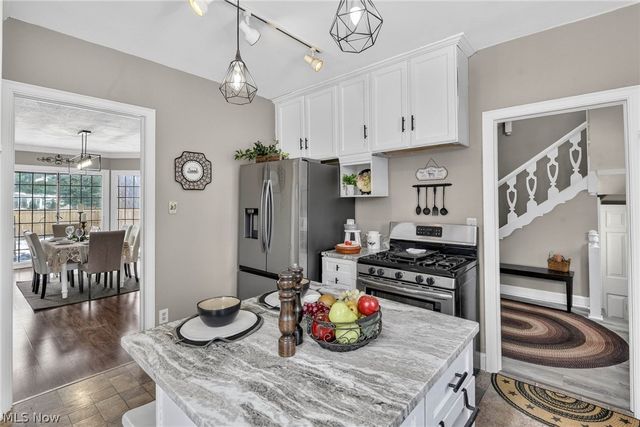 9461 Whalers Cove, Mentor, OH 44060