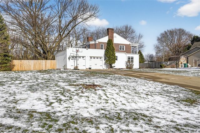 9461 Whalers Cove, Mentor, OH 44060