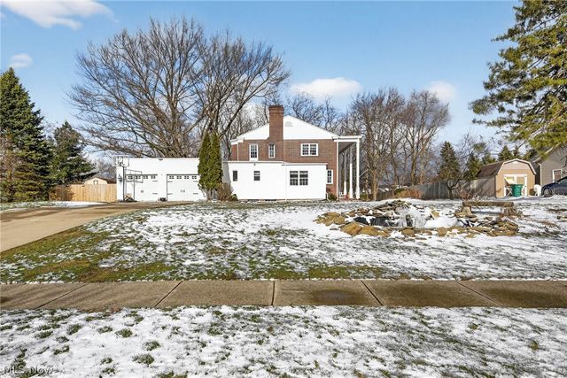 9461 Whalers Cove, Mentor, OH 44060