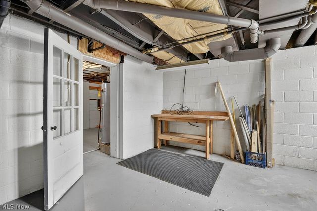 9461 Whalers Cove, Mentor, OH 44060