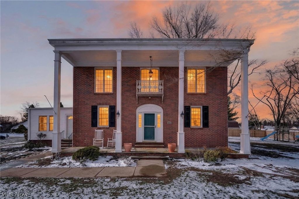 9461 Whalers Cove, Mentor, OH 44060