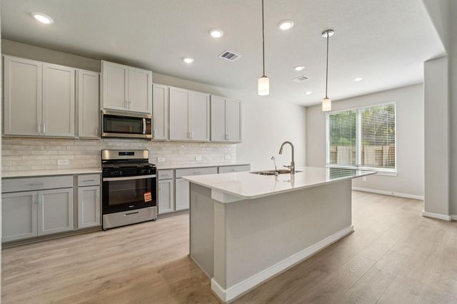 5214 Great Oaks Drive, Pearland, TX 77584