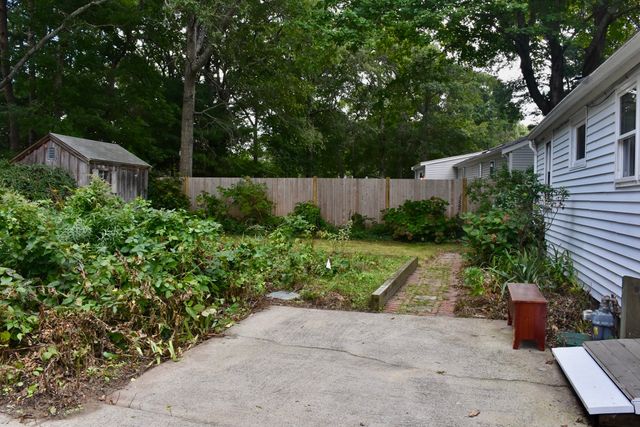 12 Lake Rd E, Yarmouth, MA 02673