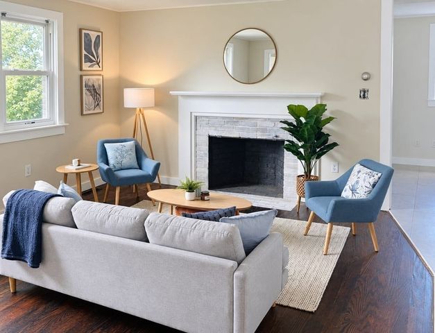 12 Lake Rd E, Yarmouth, MA 02673