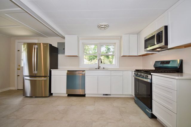 12 Lake Rd E, Yarmouth, MA 02673