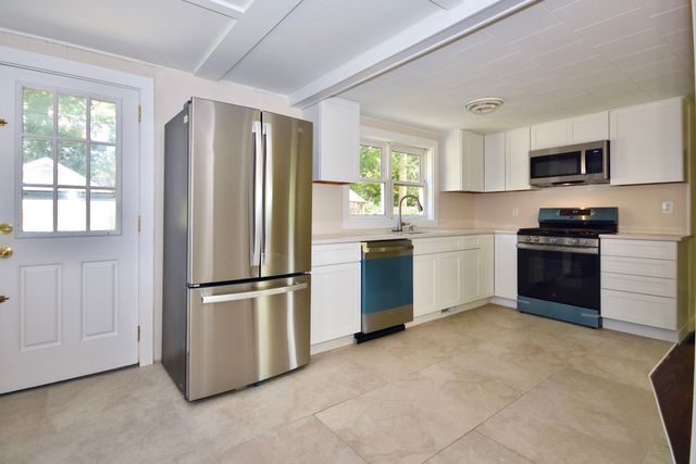 12 Lake Rd E, Yarmouth, MA 02673