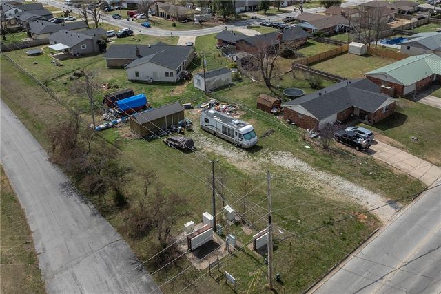 905 S Park Place, Rogers, AR 72758