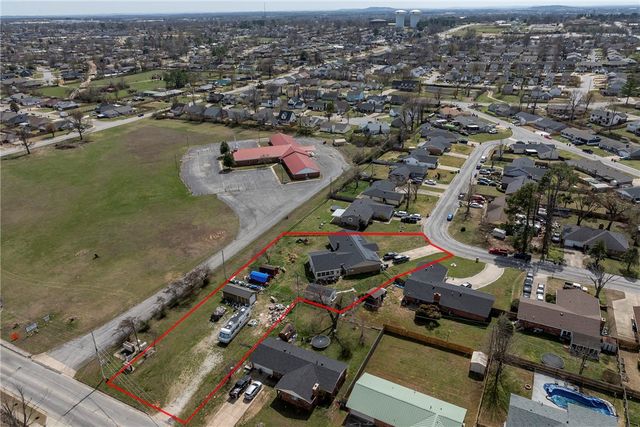 905 S Park Place, Rogers, AR 72758