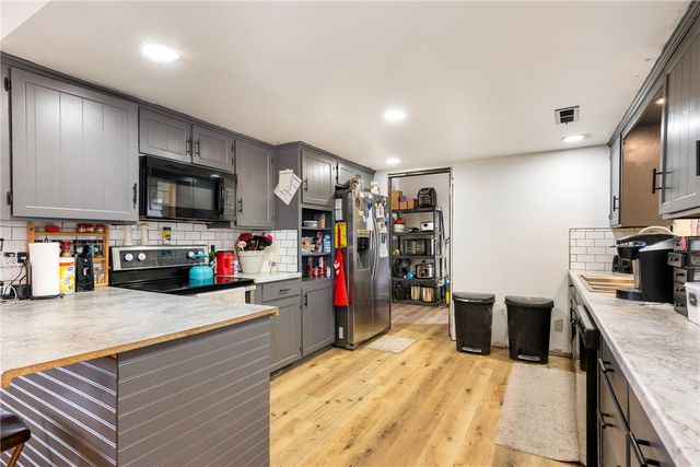 905 S Park Place, Rogers, AR 72758