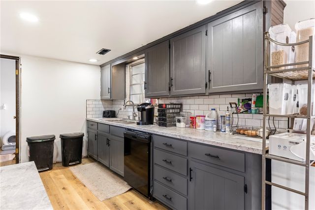 905 S Park Place, Rogers, AR 72758