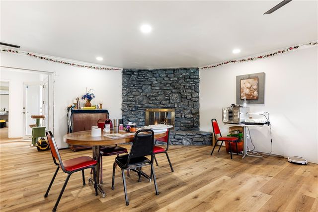 905 S Park Place, Rogers, AR 72758