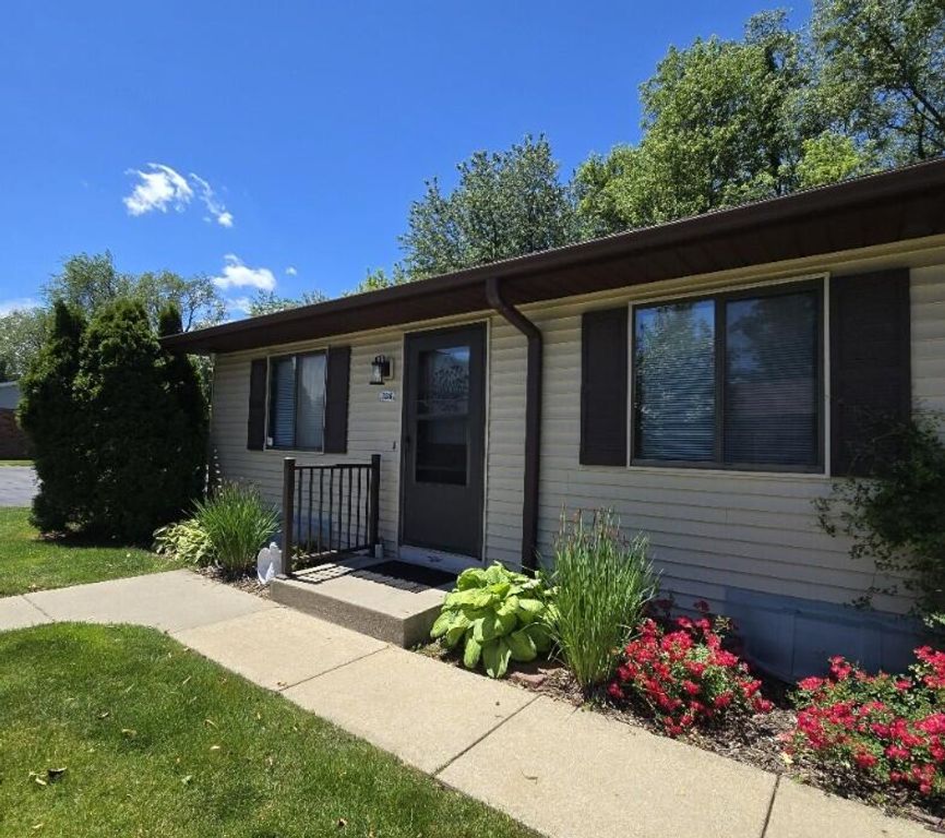 5246 Green Meadow Road Q, Kalamazoo, MI 49009