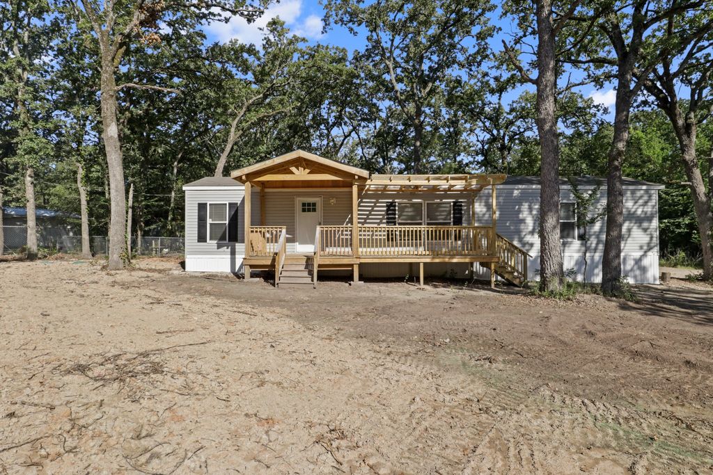 111 Kathy Circle, Mabank, TX 75156
