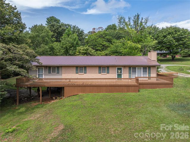69 Emerald Lane, Hendersonville, NC 28792
