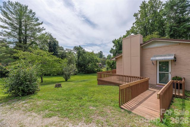 69 Emerald Lane, Hendersonville, NC 28792