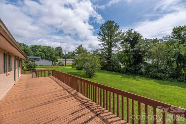 69 Emerald Lane, Hendersonville, NC 28792