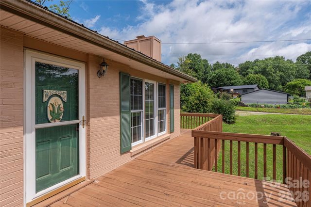 69 Emerald Lane, Hendersonville, NC 28792