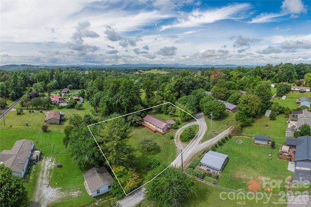 69 Emerald Lane, Hendersonville, NC 28792