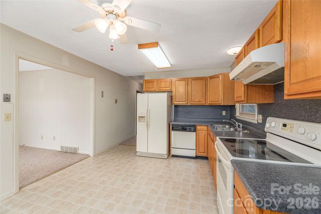 69 Emerald Lane, Hendersonville, NC 28792