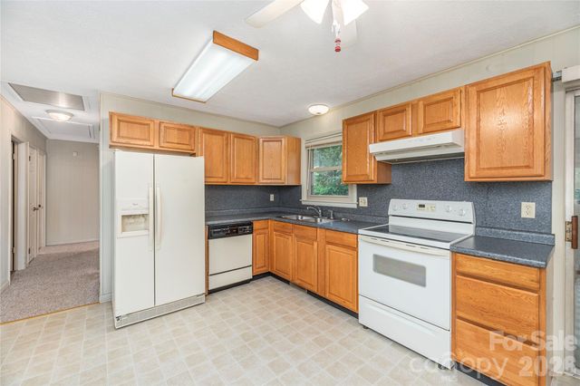 69 Emerald Lane, Hendersonville, NC 28792