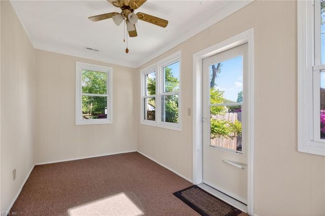 77 Bunting LN, Poquoson, VA 23662