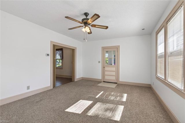 77 Bunting LN, Poquoson, VA 23662