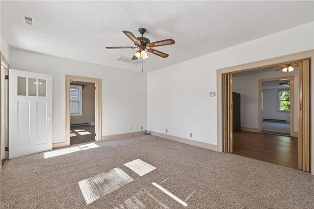 77 Bunting LN, Poquoson, VA 23662