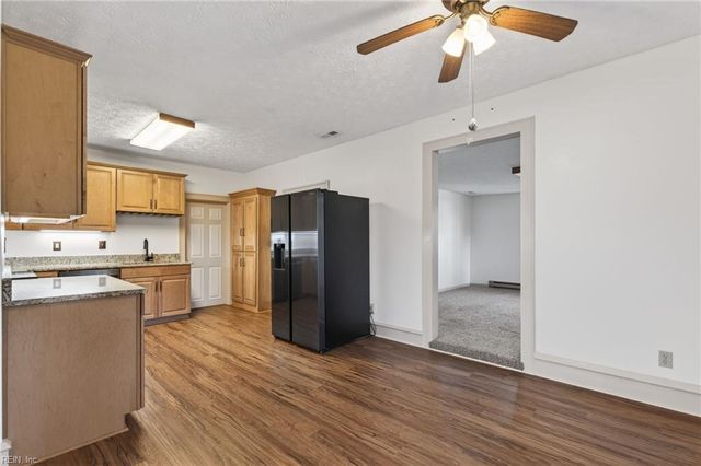 77 Bunting LN, Poquoson, VA 23662