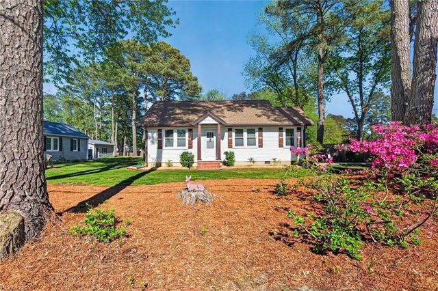 77 Bunting LN, Poquoson, VA 23662