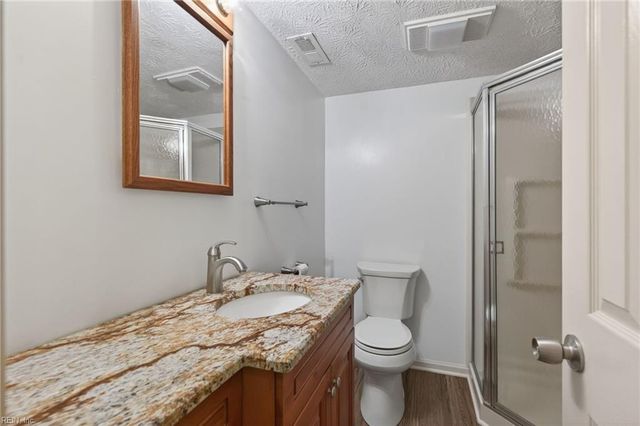 77 Bunting LN, Poquoson, VA 23662