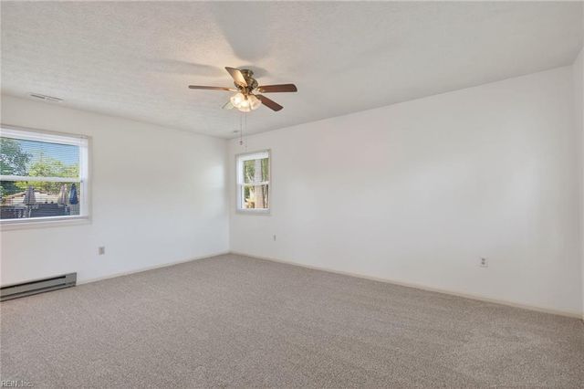 77 Bunting LN, Poquoson, VA 23662