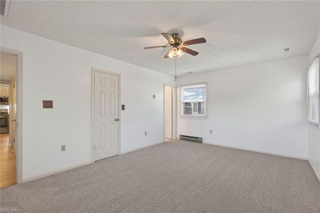 77 Bunting LN, Poquoson, VA 23662