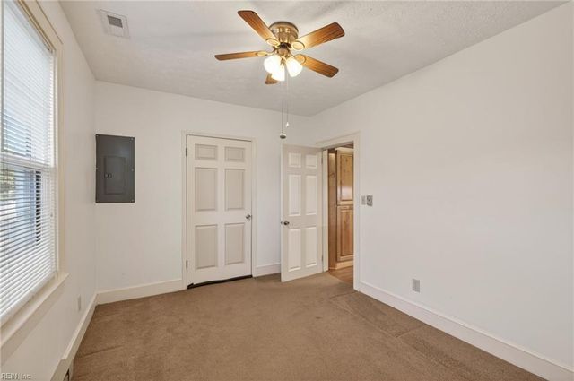 77 Bunting LN, Poquoson, VA 23662