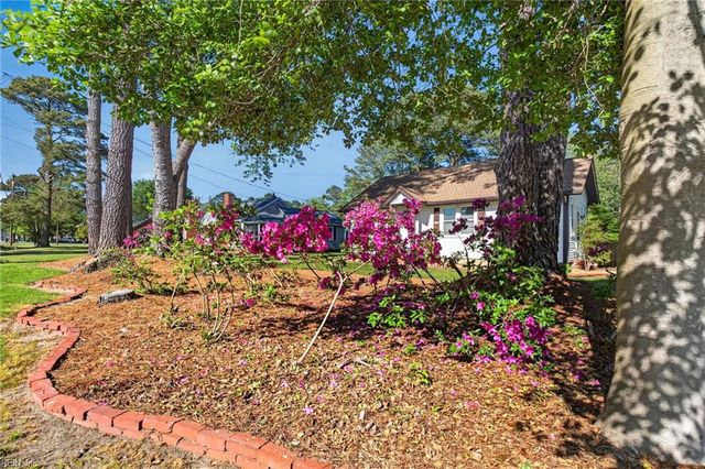 77 Bunting LN, Poquoson, VA 23662